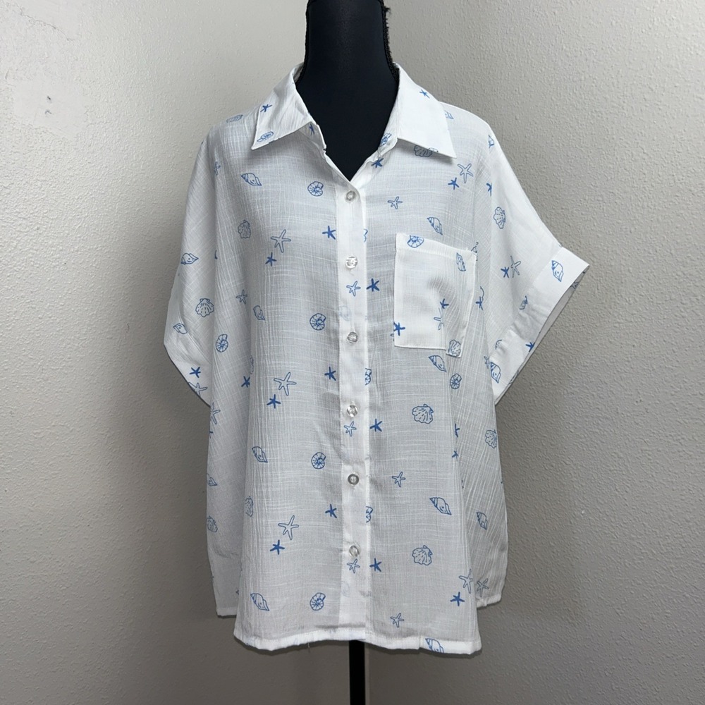 Carolyn Taylor Top Women's XL White & Blue Seashell‎ Button Pocket Cruise Artsy